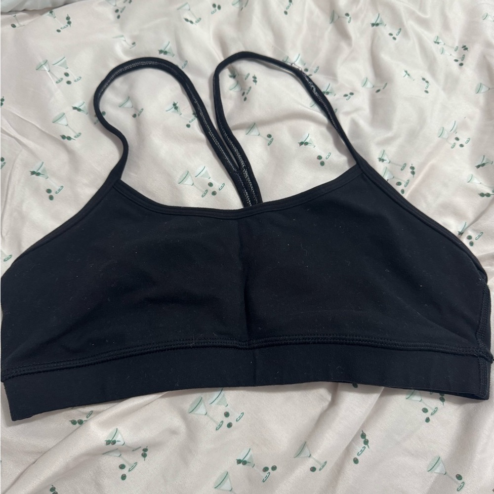 black lululemon sports bra